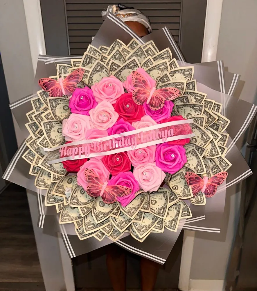 Small money bouquet with pink roses and a Happy Birthday ribbon
